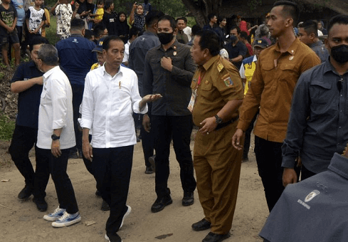 Tinjau Jalan Rusak, Ini Kata Presiden Jokowi di Depan Gubernur Lampung, Arinal Salahkan Pengusaha 